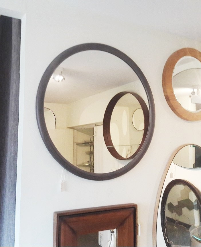 Round mirror with wood frame