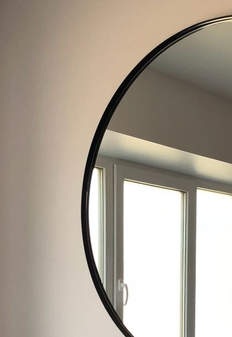 Round mirror black frame