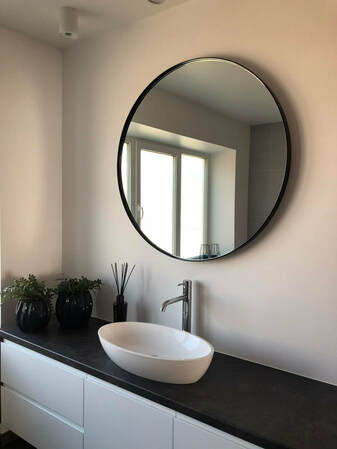 Where To Hang Round Mirror Tradux Mirrors, What Size Should A Round Bathroom Mirror Be
