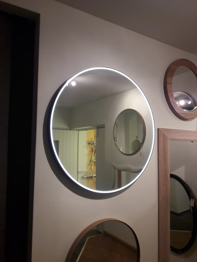 round lighted mirror for bathroom