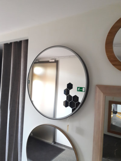 round lighted mirror for bathroom