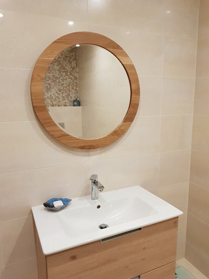 Bathroom With A Round Mirror, Round Wood Framed Bathroom Mirrors