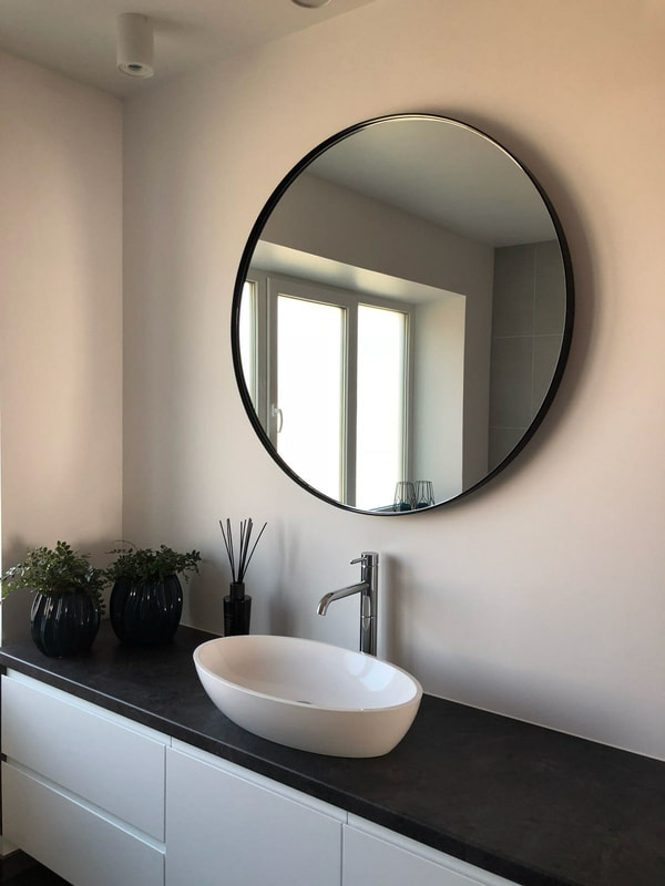 Round Mirror With Black Frame Tradux, Round Black Framed Vanity Mirror