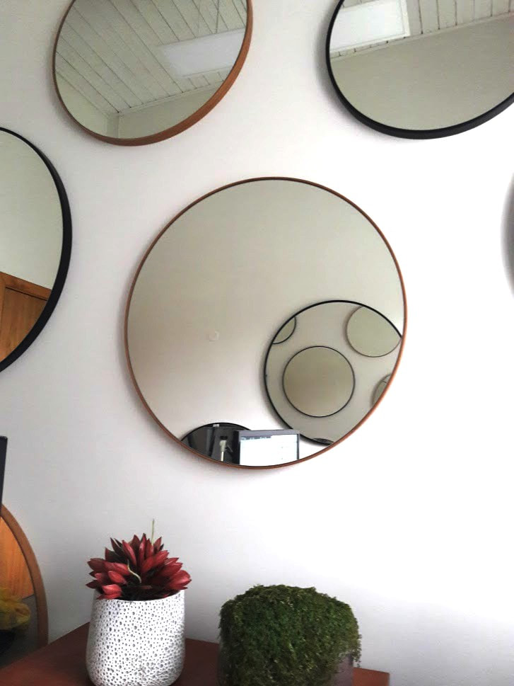 How to hang circular mirror